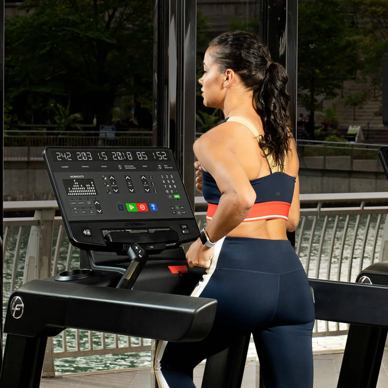 Life Fitness Club Series+ Treadmill - Image 11